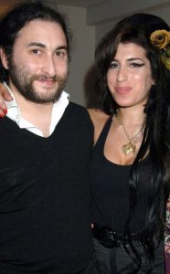 Amy Winehouse e seu irmão