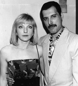 Freddie Mercury e a namorada Mary Austin